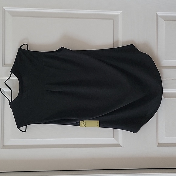 Sleeveless blouse with accent buttons - Picture 2 of 2